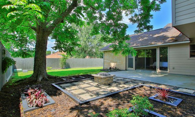 407 Hedgecroft Drive, El Lago, TX 77586