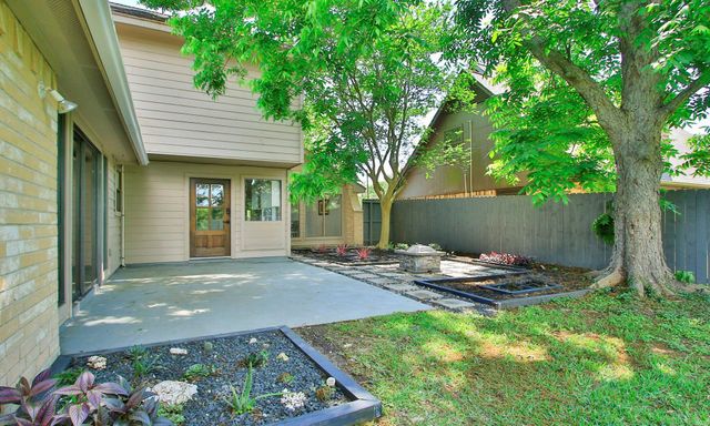 407 Hedgecroft Drive, El Lago, TX 77586