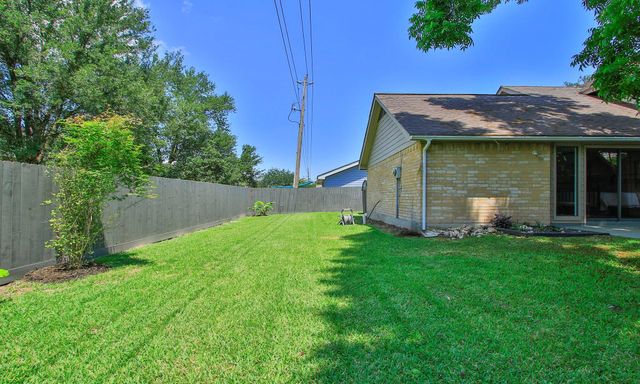 407 Hedgecroft Drive, El Lago, TX 77586