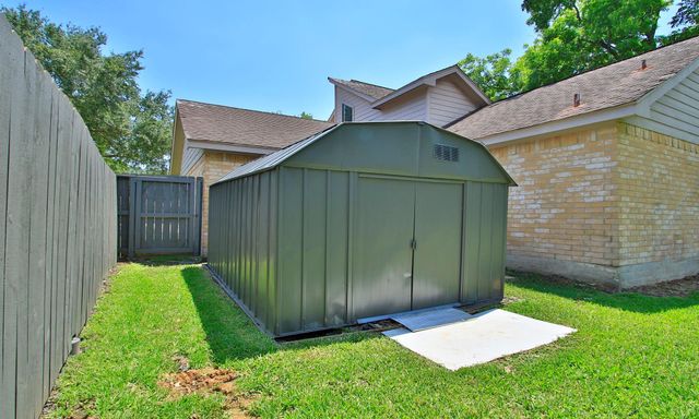 407 Hedgecroft Drive, El Lago, TX 77586