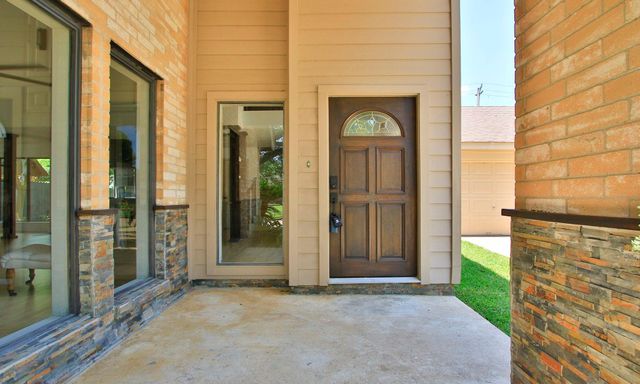 407 Hedgecroft Drive, El Lago, TX 77586