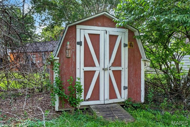 7407 Balfour Drive, Hanley Hills, MO 63133