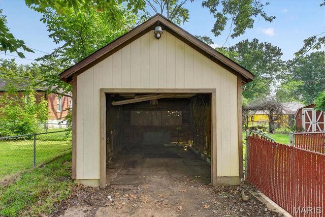 7407 Balfour Drive, Hanley Hills, MO 63133
