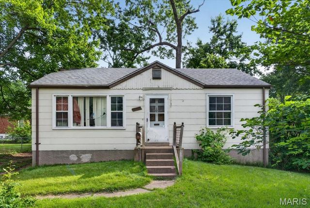 7407 Balfour Drive, Hanley Hills, MO 63133