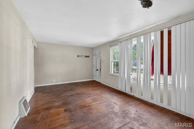 7407 Balfour Drive, Hanley Hills, MO 63133