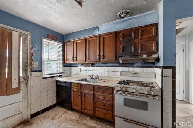 7407 Balfour Drive, Hanley Hills, MO 63133