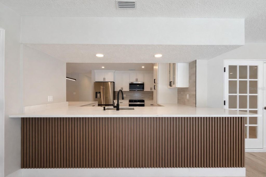 Image 14 of property listing at 858 ERROL PARKWAY, Apopka, FL 32712