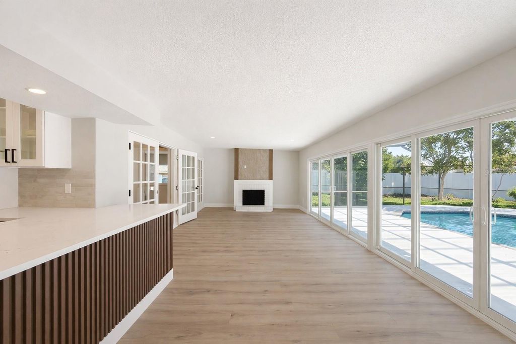 Image 16 of property listing at 858 ERROL PARKWAY, Apopka, FL 32712