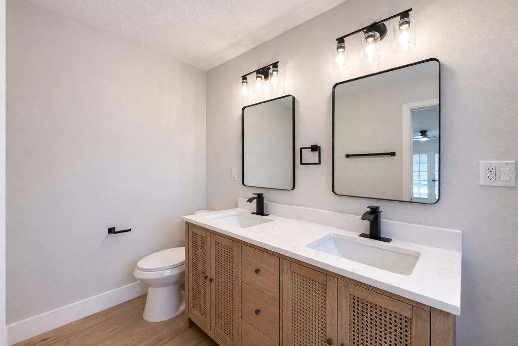 Image 22 of property listing at 858 ERROL PARKWAY, Apopka, FL 32712