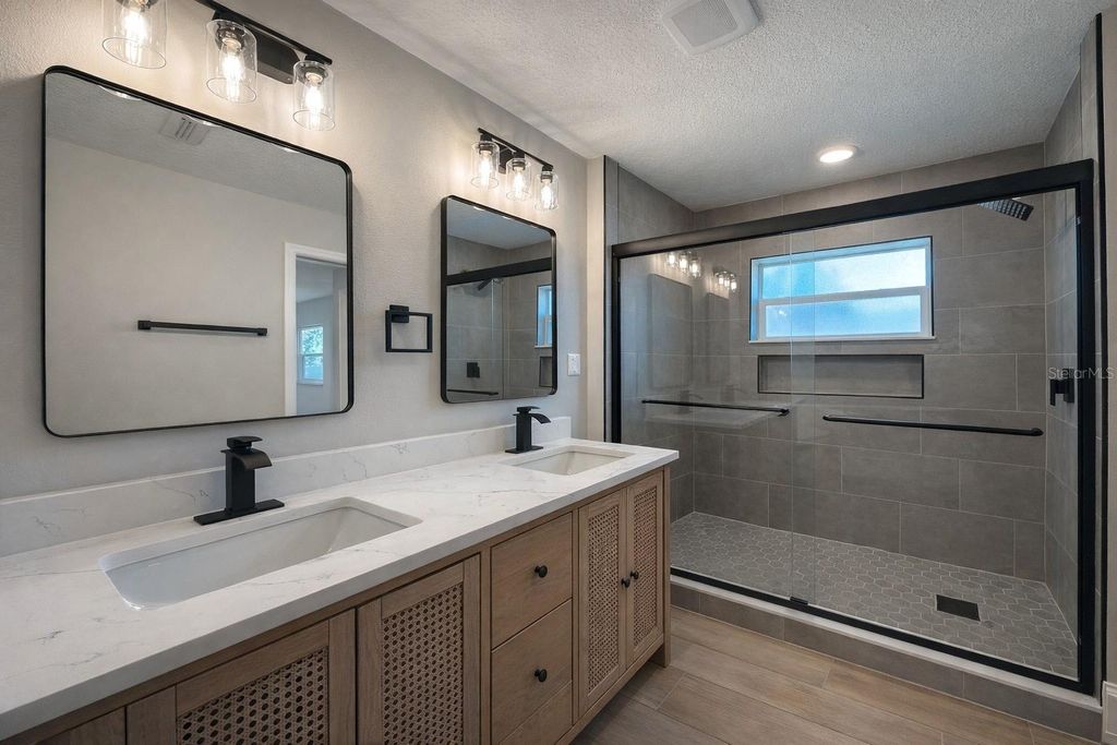 Image 23 of property listing at 858 ERROL PARKWAY, Apopka, FL 32712