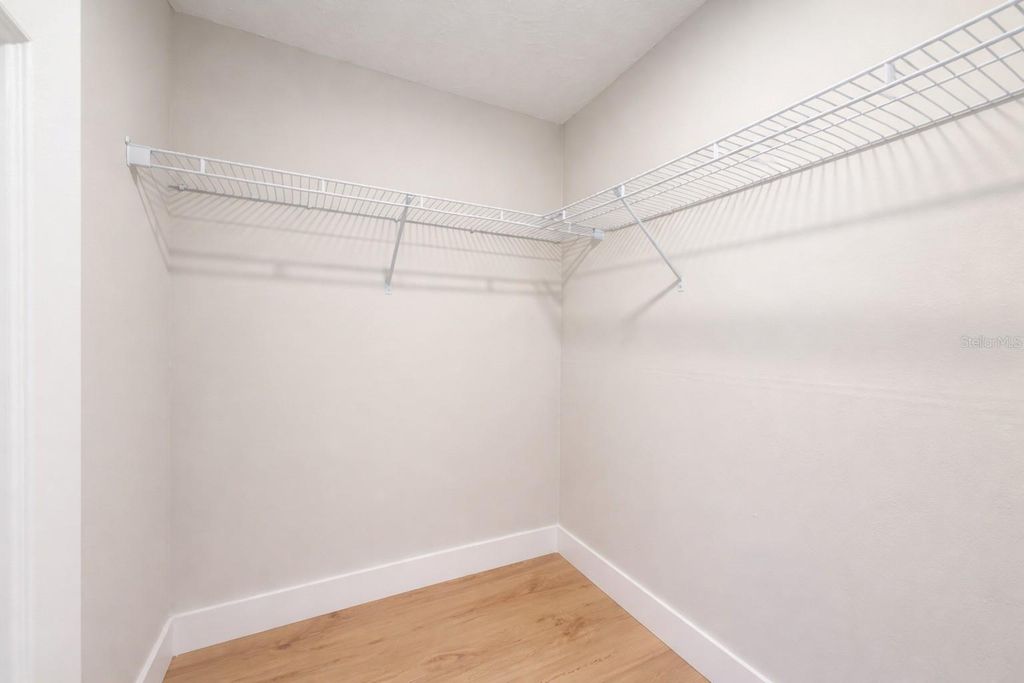 Image 24 of property listing at 858 ERROL PARKWAY, Apopka, FL 32712