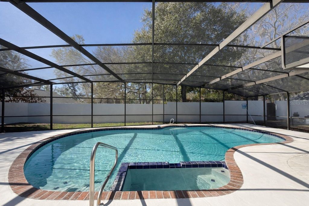 Image 5 of property listing at 858 ERROL PARKWAY, Apopka, FL 32712