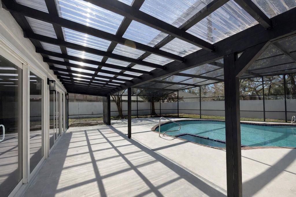 Image 7 of property listing at 858 ERROL PARKWAY, Apopka, FL 32712