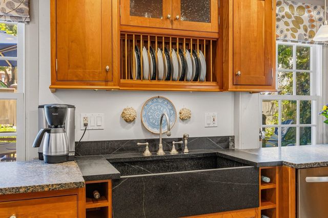 395 Pleasant Street, Portsmouth, NH 03801