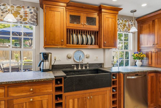 395 Pleasant Street, Portsmouth, NH 03801