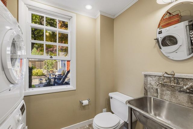 395 Pleasant Street, Portsmouth, NH 03801