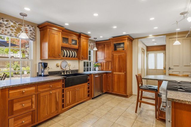 395 Pleasant Street, Portsmouth, NH 03801