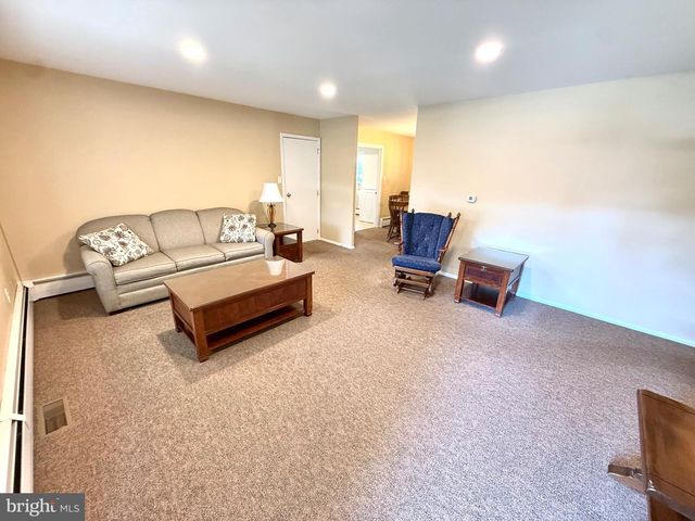 3 CHERRYWOOD RD, Reading, PA 19610