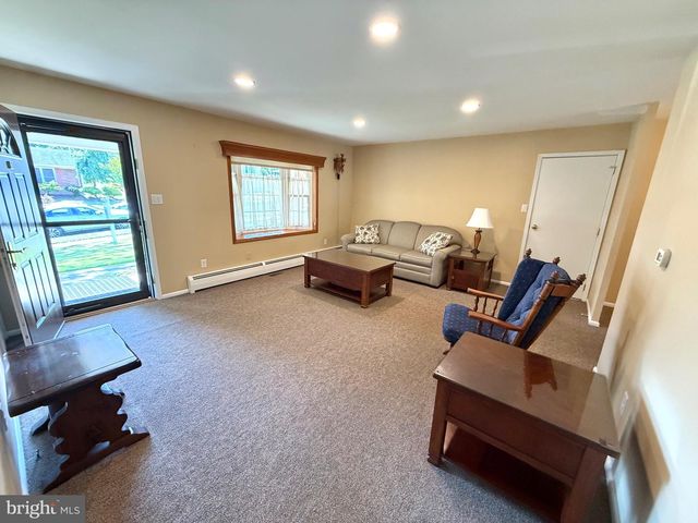 3 CHERRYWOOD RD, Reading, PA 19610