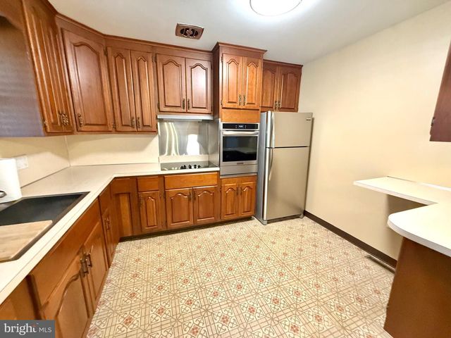 3 CHERRYWOOD RD, Reading, PA 19610