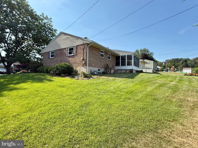 3 CHERRYWOOD RD, Reading, PA 19610