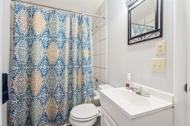 116 E Juniper Lane, Mustang, OK 73064