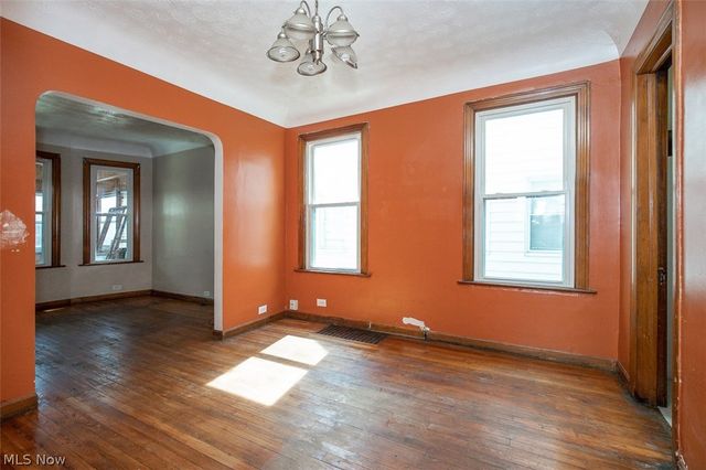 4507 Bridgeview Avenue, Newburgh Heights, OH 44105
