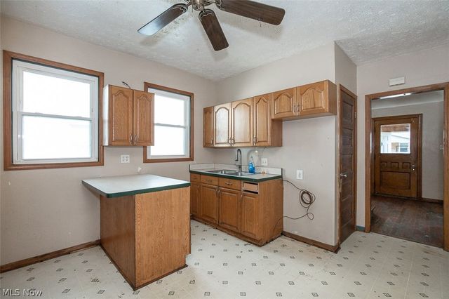 4507 Bridgeview Avenue, Newburgh Heights, OH 44105