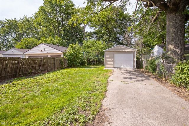 4507 Bridgeview Avenue, Newburgh Heights, OH 44105