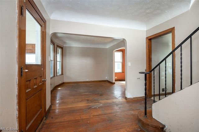 4507 Bridgeview Avenue, Newburgh Heights, OH 44105