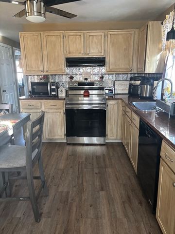 52 Stonybrook Dr, Southbridge, MA 01550