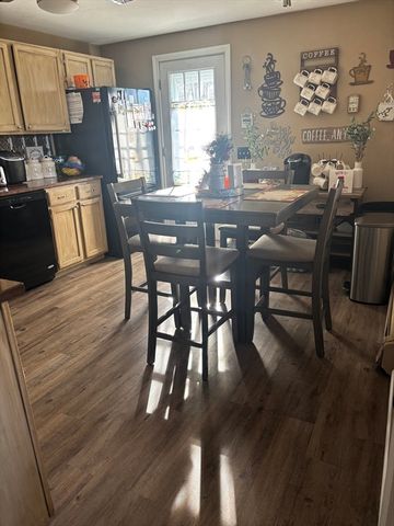 52 Stonybrook Dr, Southbridge, MA 01550