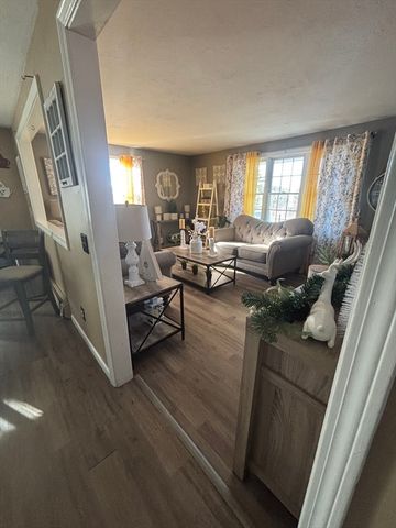 52 Stonybrook Dr, Southbridge, MA 01550