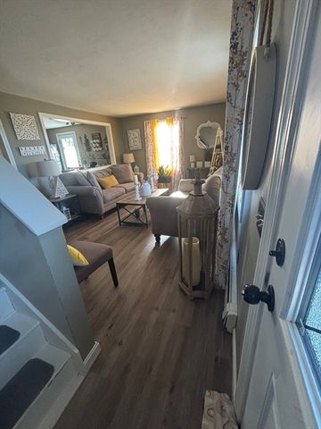 52 Stonybrook Dr, Southbridge, MA 01550