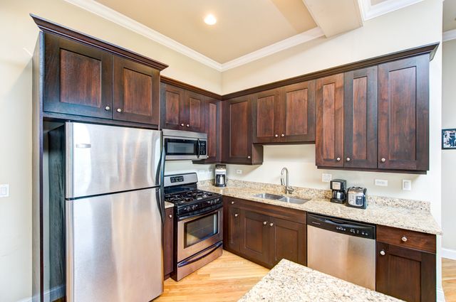 2730 N ASHLAND Avenue 204, Chicago, IL 60614