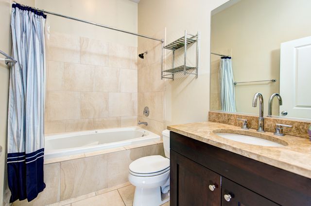 2730 N ASHLAND Avenue 204, Chicago, IL 60614