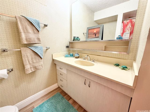 747 Amana Street 1418, Honolulu, HI 96814