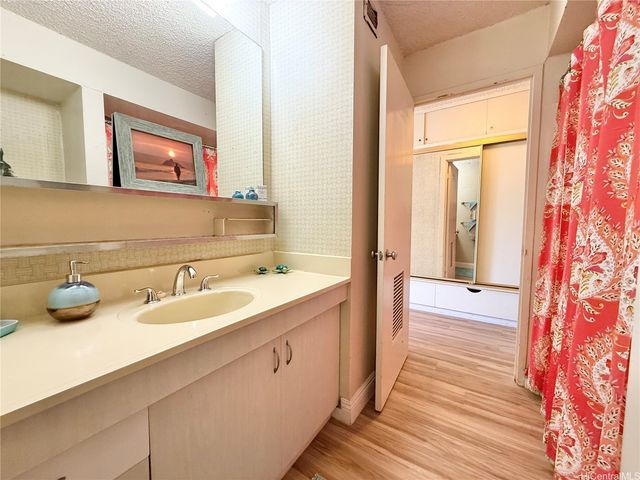 747 Amana Street 1418, Honolulu, HI 96814