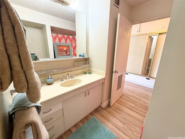 747 Amana Street 1418, Honolulu, HI 96814