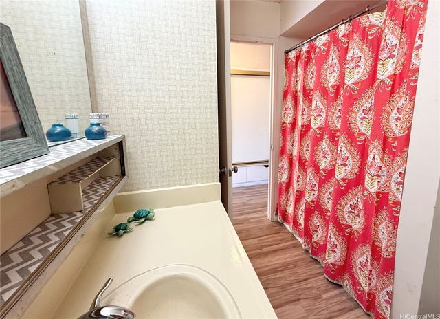 747 Amana Street 1418, Honolulu, HI 96814