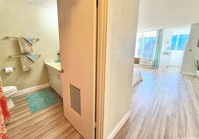 747 Amana Street 1418, Honolulu, HI 96814