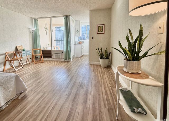 747 Amana Street 1418, Honolulu, HI 96814