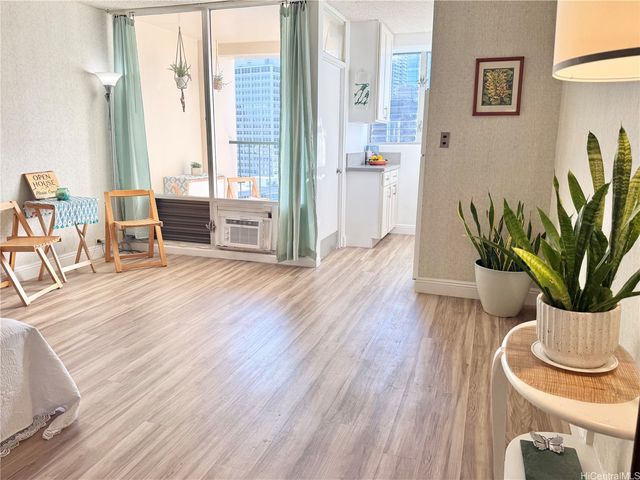 747 Amana Street 1418, Honolulu, HI 96814