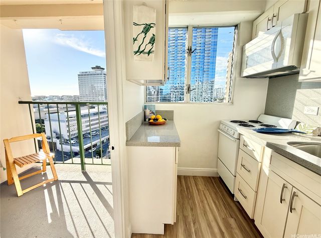 747 Amana Street 1418, Honolulu, HI 96814