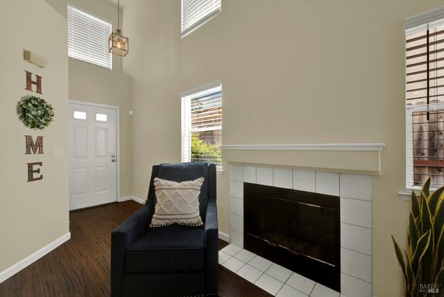 845 Vassar Dr, Vacaville, CA 95687