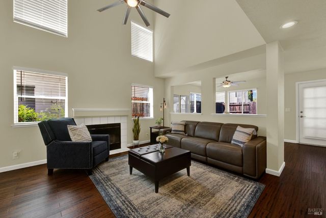 845 Vassar Dr, Vacaville, CA 95687