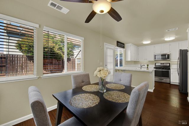 845 Vassar Dr, Vacaville, CA 95687