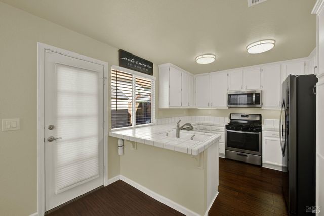 845 Vassar Dr, Vacaville, CA 95687