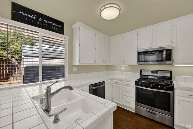 845 Vassar Dr, Vacaville, CA 95687