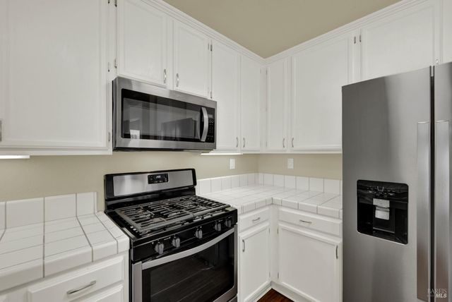 845 Vassar Dr, Vacaville, CA 95687